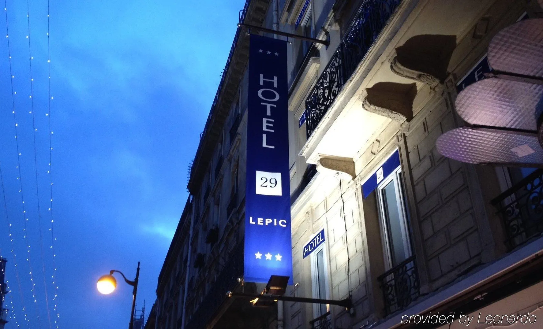 ***  Hotel 29 Lepic Paris France
